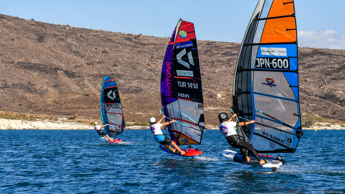 Bei diesem Windfoil Race in Führung - Mika Henning