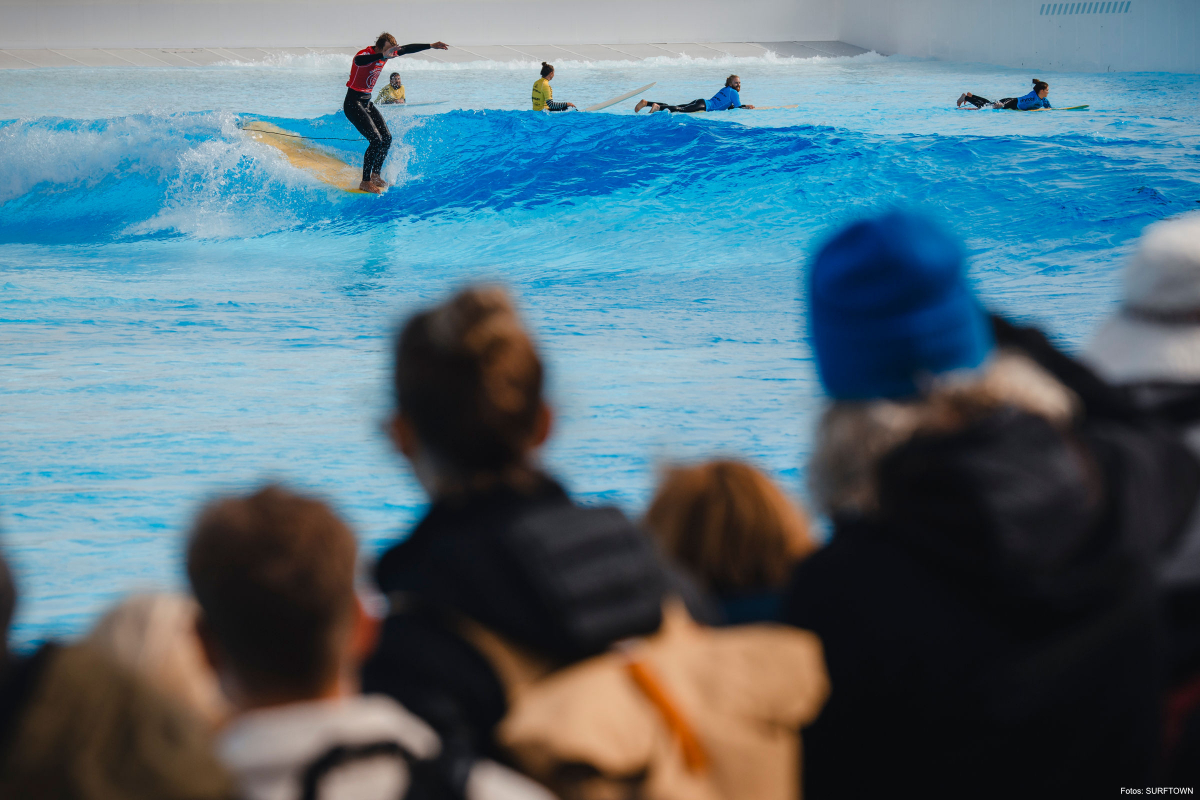Hang Ten im Pool - Es gab auch eine Longboard-Wertung
