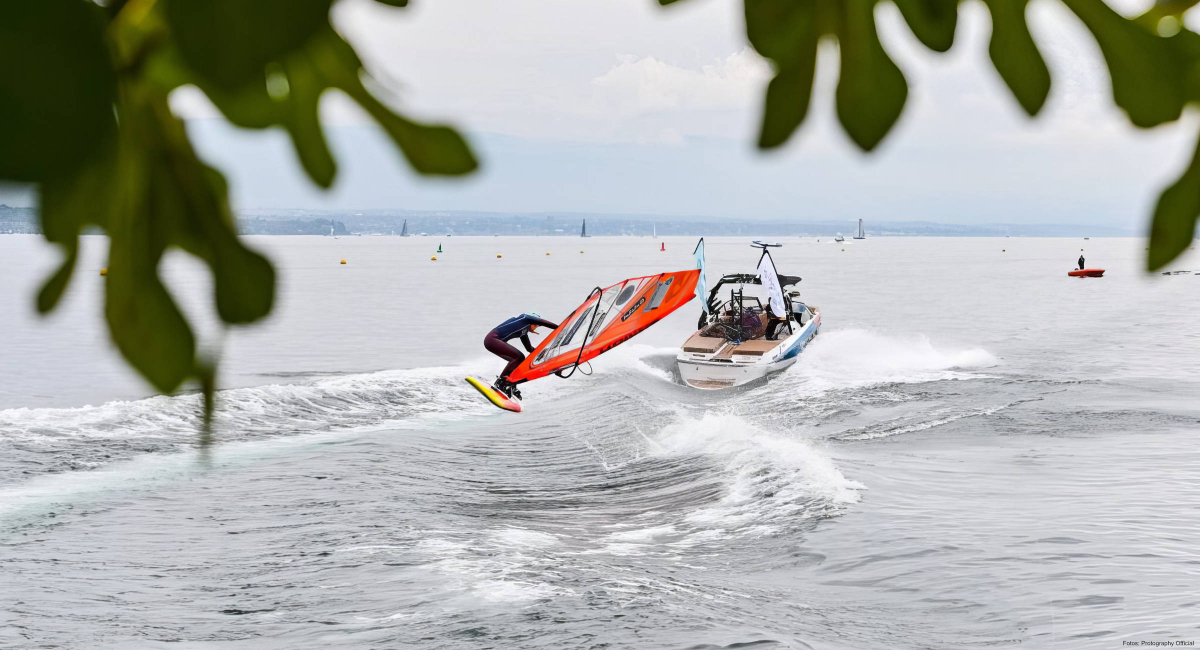 Lisa Kloster wird vom Boot auf Speed gebracht.