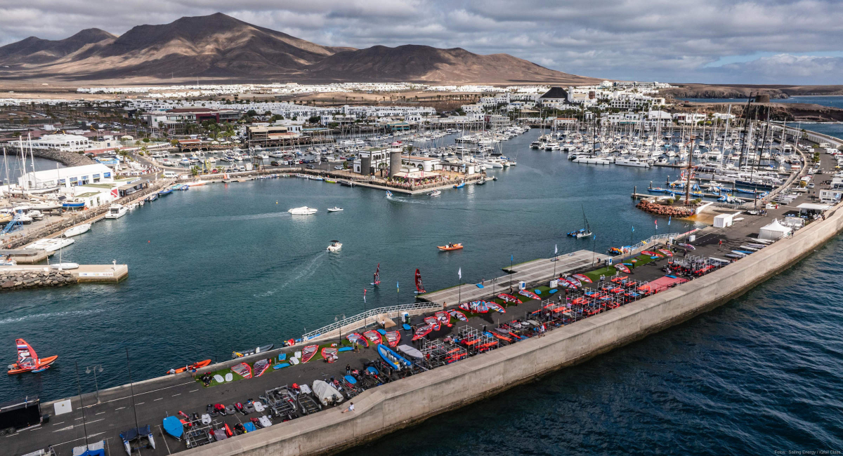 iQFOiL Games Lanzarote - Die Marina Rubicón bietet viel Platz für das Material des großen Startfeldes.