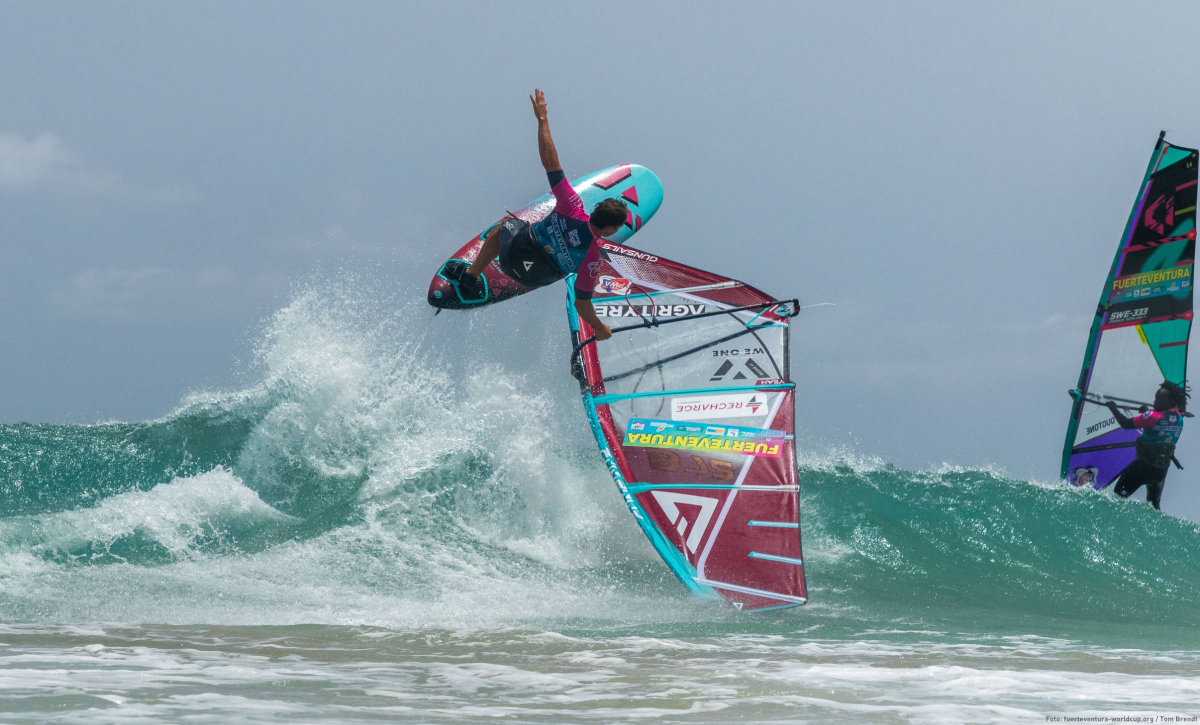 Steven van Broeckhoven on a wave
