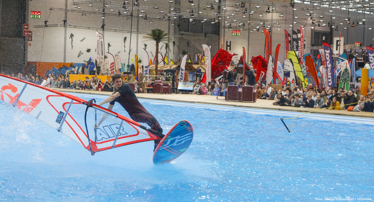 Auf der 2025er boot gibt es einen Tow-In-Wettkampf im Windsurf-Freestyle zu sehen.