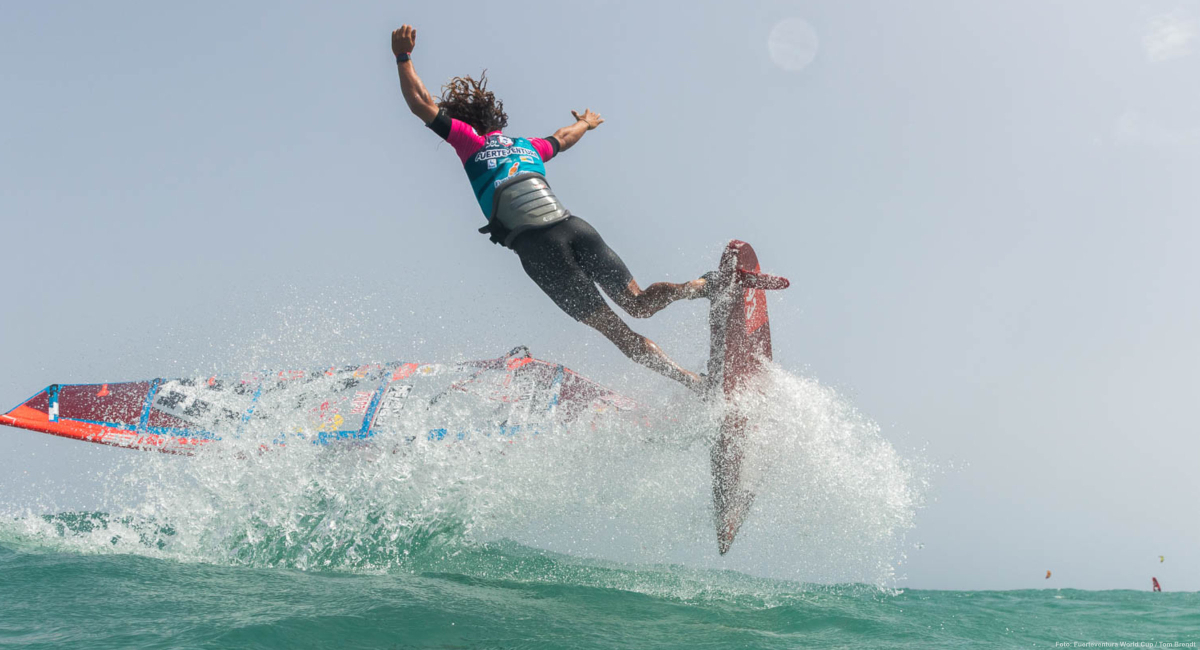Lennart Neubauer hat den 2026er PWA Freestyle World Cup auf Fuerteventura gewonnen.