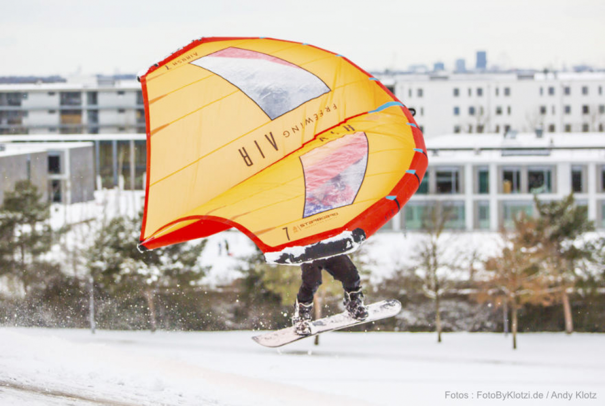 Wing + Snowboard - Mittagspausenspaß