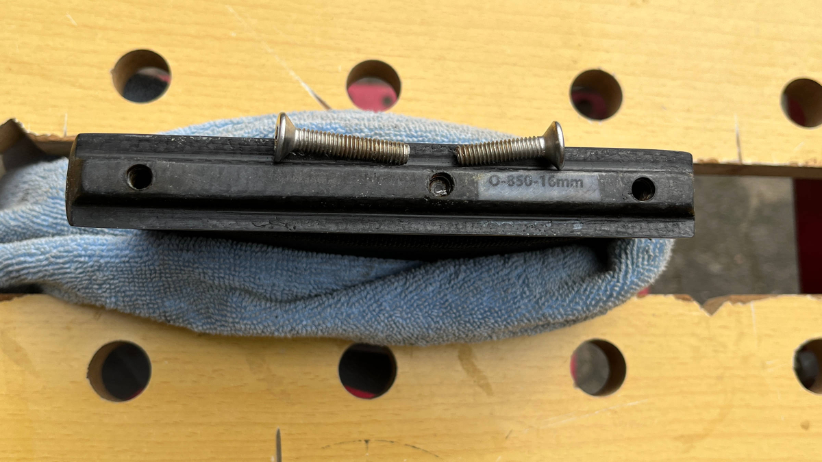 Did a screw break off in the foil mast?