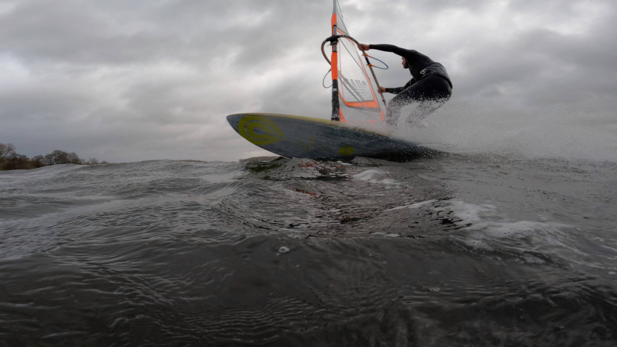 Windsurfaufnahmen mit einer schwimmenden Kamera