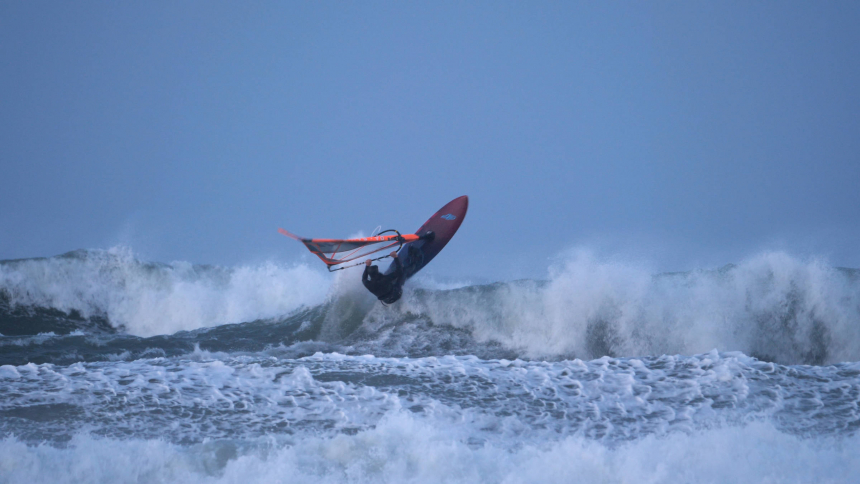 Tim - Aerial in big waves