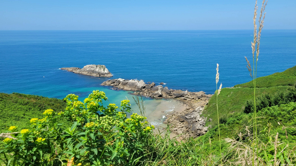 An der Biskaya: keine Wellen in Zarautz