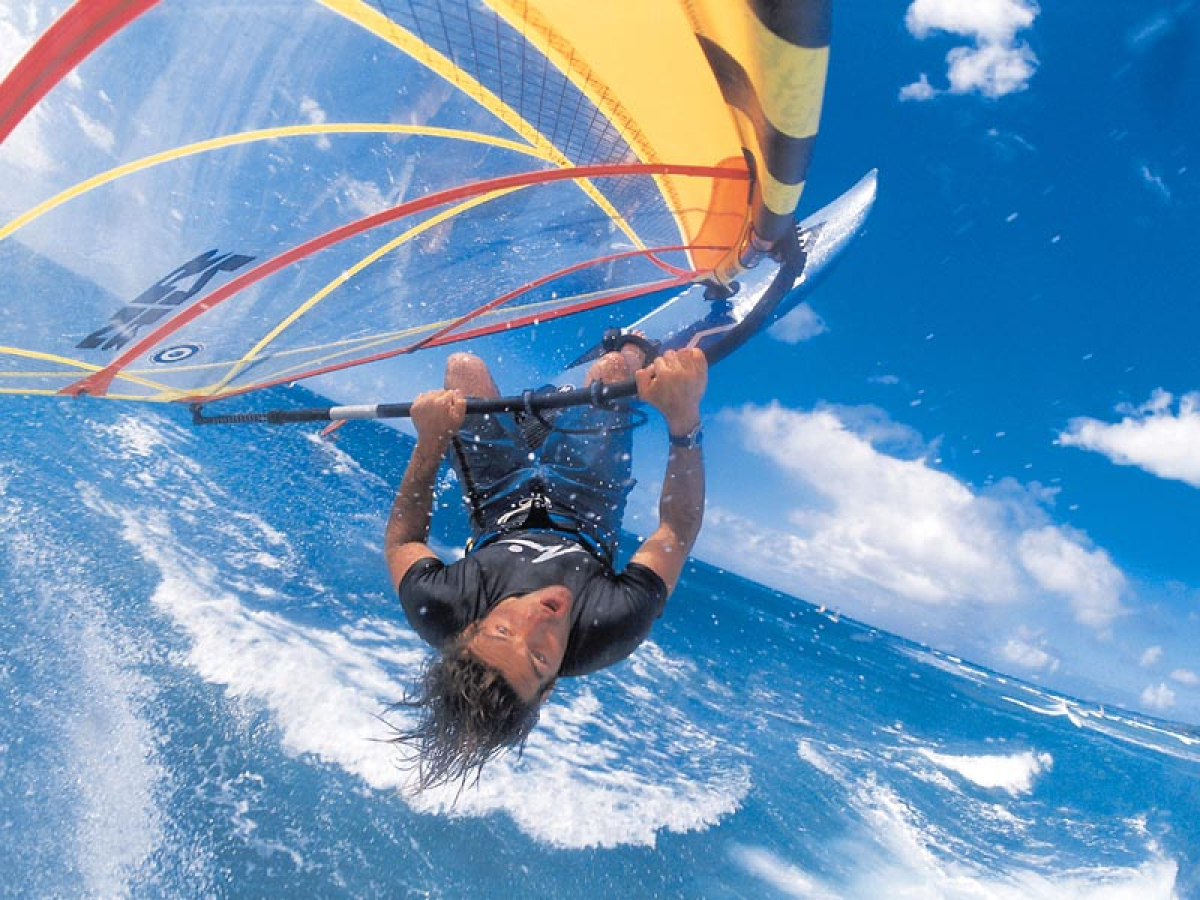 Antoine Albeau beim Back Loop vor Spreckelsville/Maui