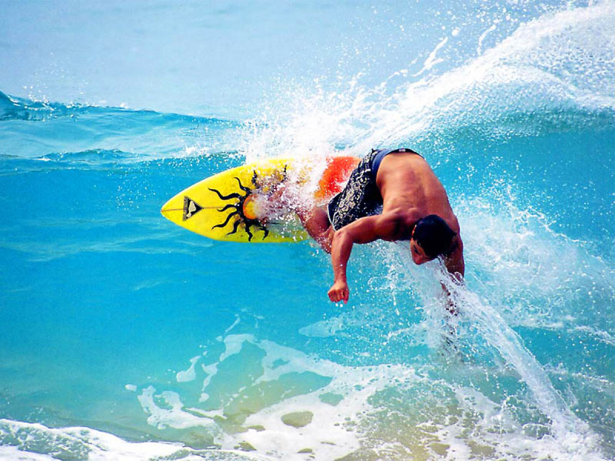 Skimboard Action vor Makena, Maui