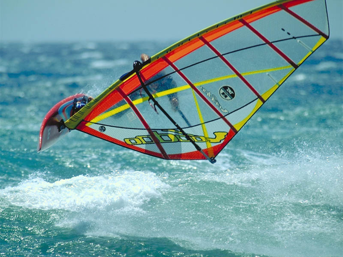 Marcos Perez beim Backside Aerial vor Pozo