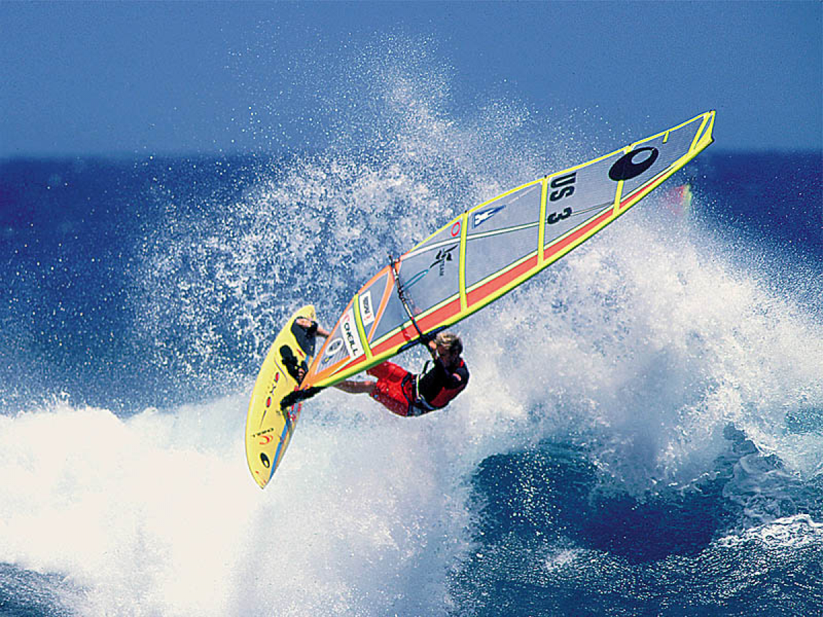 Ein geiler Aerial von Kevin Pritchard - Hookipa/Maui
