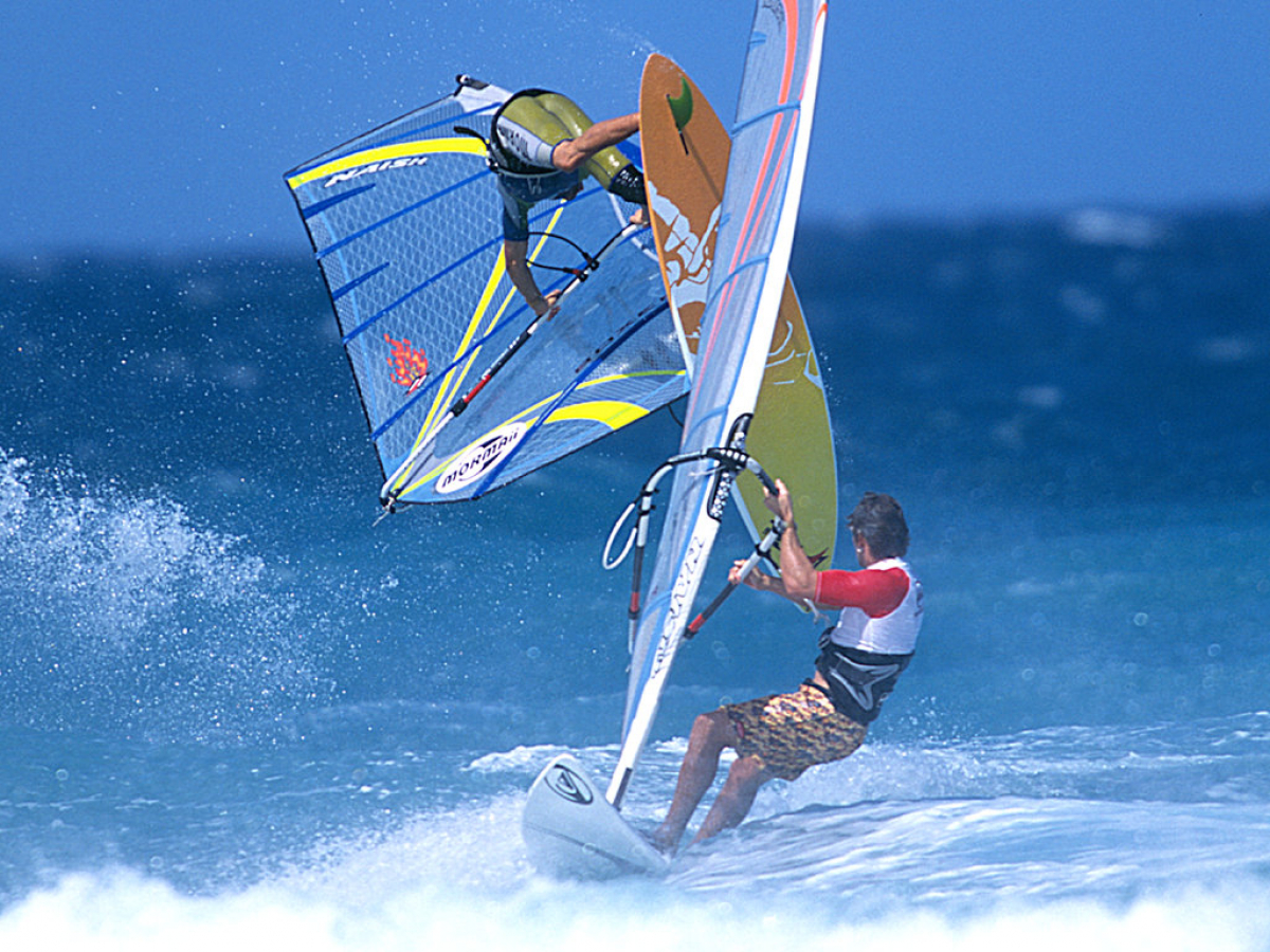 Kauli Seadi beim Shove It vor Maui Hawaii