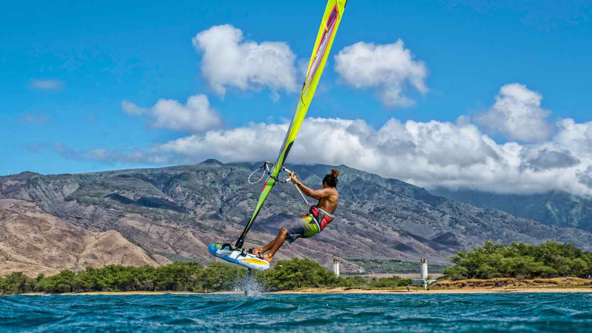 Windfoiling - Boujmaa Guilloul beim Goya Photoshoot auf Maui